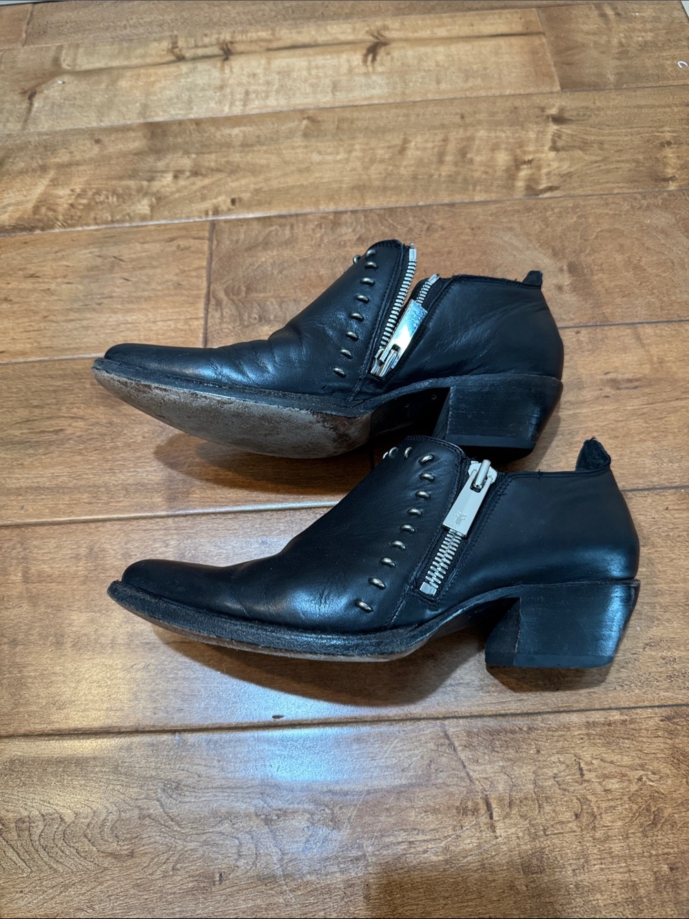 Frye Sacha shooties Ankle Boots w/dbl Side Zip 8.5 Black Rebel